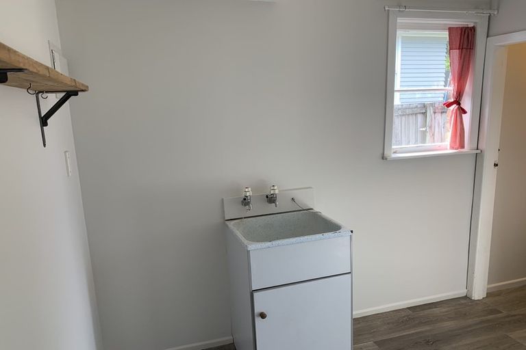 Photo of property in 9 Valdale Road, Henderson, Auckland, 0610