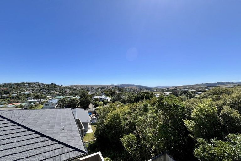 Photo of property in 20a Chetwode Grove, Newlands, Wellington, 6037