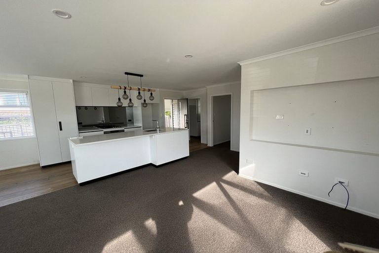 Photo of property in 7 Booralee Avenue, Botany Downs, Auckland, 2010