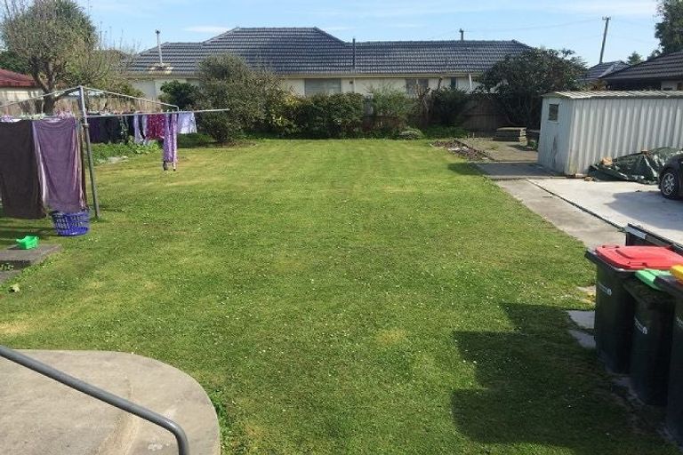 Photo of property in 2 Nyoli Street, Northcote, Christchurch, 8052