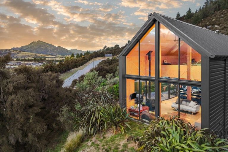 Photo of property in 4 Highfield Ridge, Wanaka, 9305