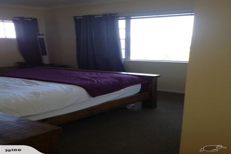 Photo of property in 36b Tamworth Crescent, Newlands, Wellington, 6037