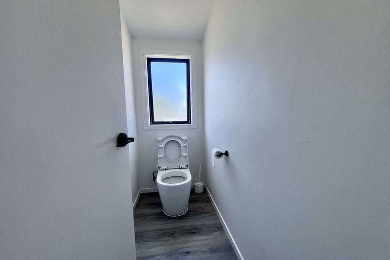 Photo of property in 57 Kelman Road, Kelston, Auckland, 0602