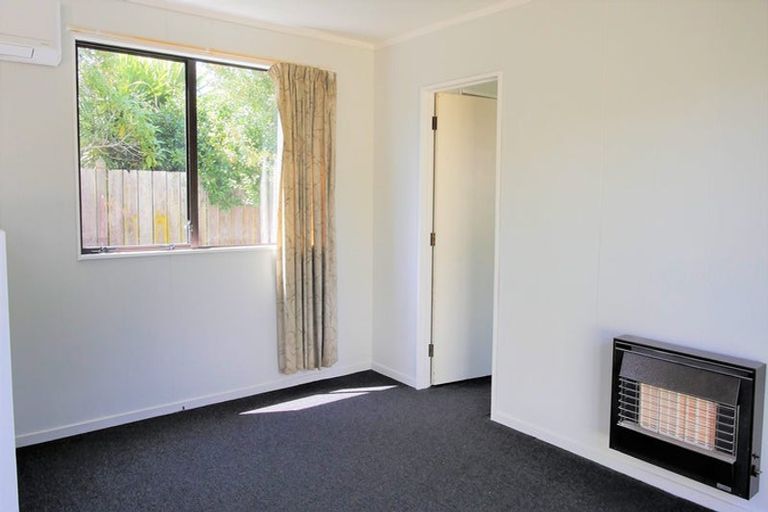 Photo of property in 24 Lyndale Place, Kelvin Grove, Palmerston North, 4414