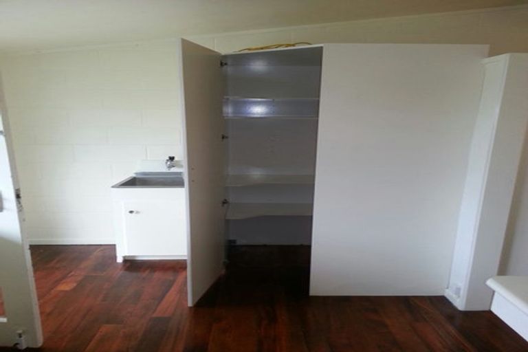 Photo of property in 2/2 Lansdowne Street, Bayswater, Auckland, 0622