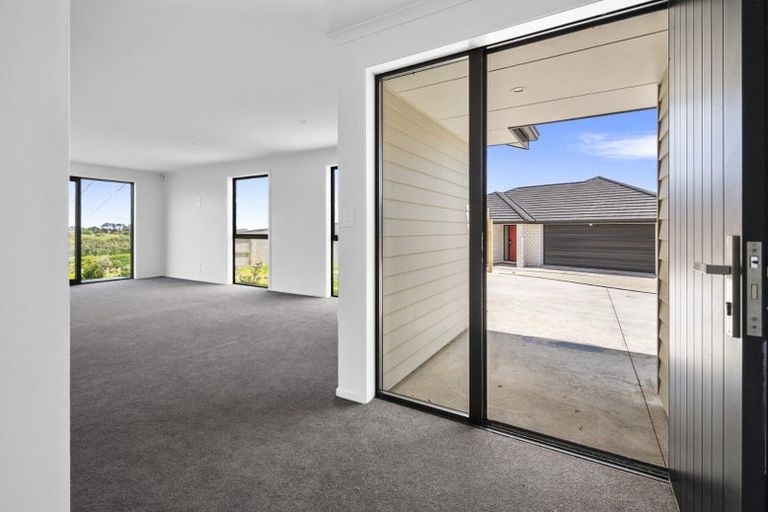 Photo of property in 154b Pacific Drive, Fitzherbert, Palmerston North, 4410