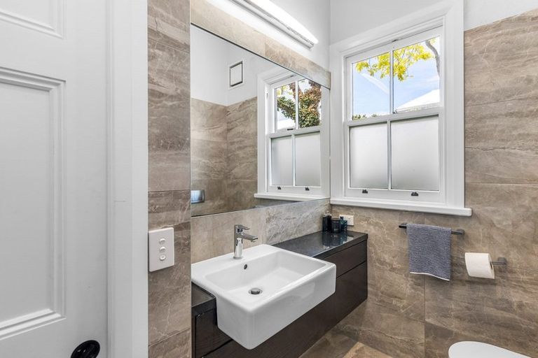 Photo of property in 58 Princes Street, Northcote Point, Auckland, 0627
