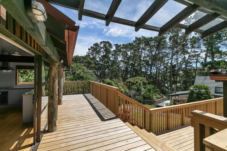 Photo of property in 25 Jacaranda Avenue, Beach Haven, Auckland, 0626