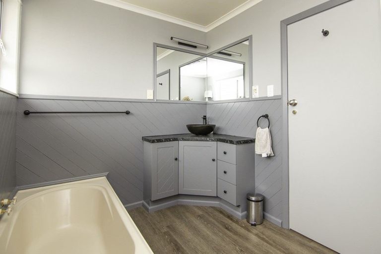 Photo of property in 2 Newcastle Street, Hokowhitu, Palmerston North, 4410