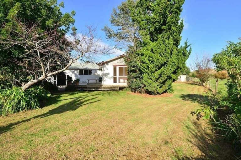 Photo of property in 3265 South Head Road, South Head, Helensville, 0874