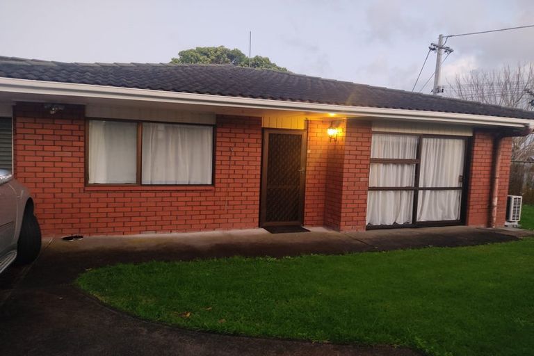 Photo of property in 2/35 Buscomb Avenue, Henderson, Auckland, 0610