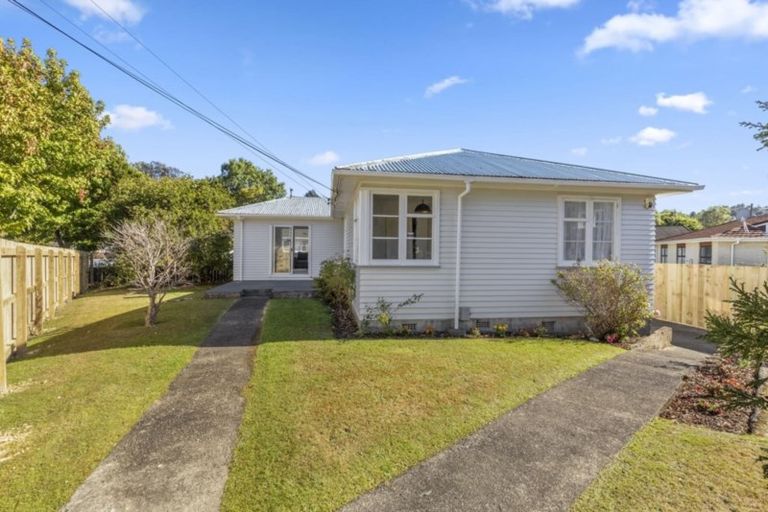 Photo of property in 22 Richard Grove, Stokes Valley, Lower Hutt, 5019