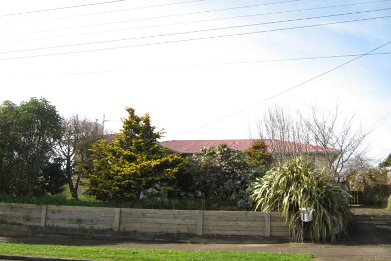 Photo of property in 16 Mayne Street, Waitara, 4320