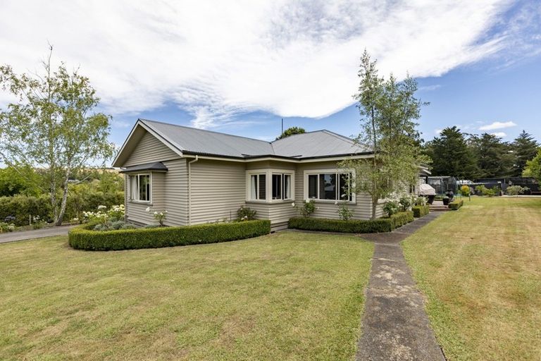 Photo of property in 16 Abbotsford Road, Waipawa, 4210