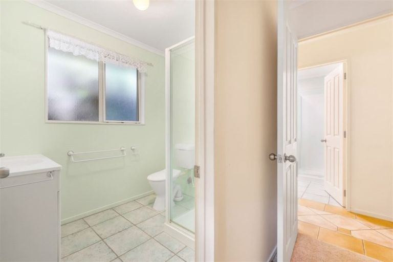 Photo of property in 28 View Ridge Drive, Ranui, Auckland, 0612