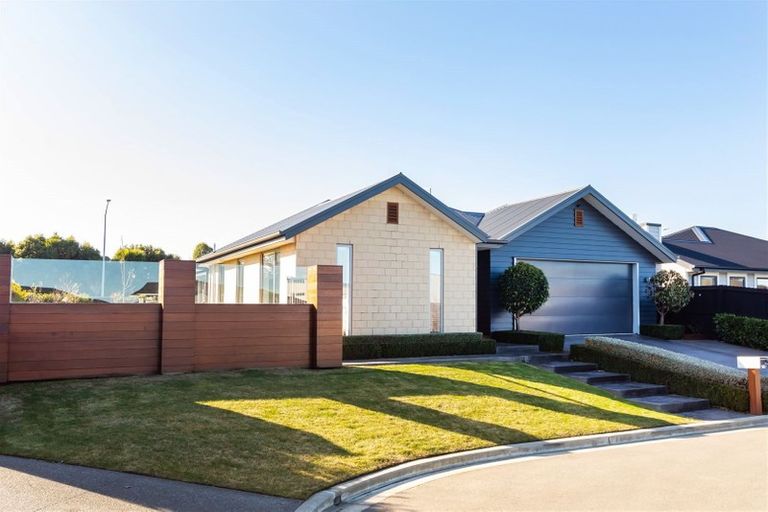 Photo of property in 15 Bargrove Close, Halswell, Christchurch, 8025