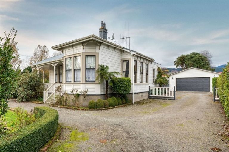 Photo of property in 204 Bartholomew Road, Levin, 5510