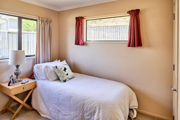 Photo of property in 9 Aspiring Terrace, Aotea, Porirua, 5024