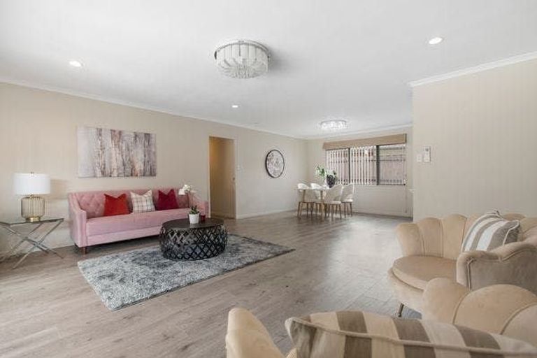 Photo of property in 8 Carisbrook Crescent, Papakura, 2110