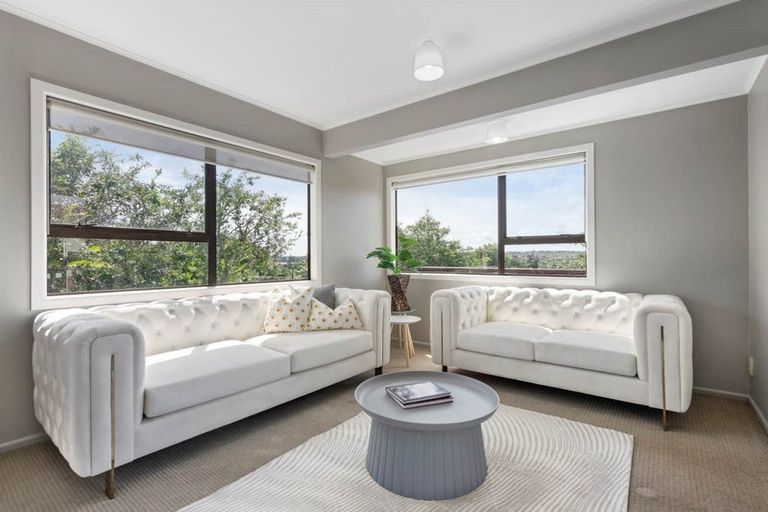 Photo of property in 21 La Trobe Street, Pakuranga Heights, Auckland, 2010