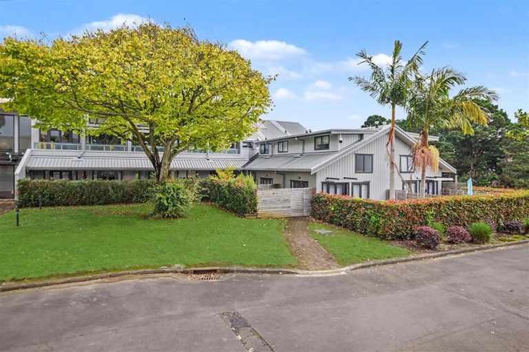 Photo of property in 24a/30 Westward Ho, Glen Eden, Auckland, 0602
