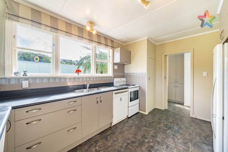 Photo of property in 35 Normandale Road, Normandale, Lower Hutt, 5010