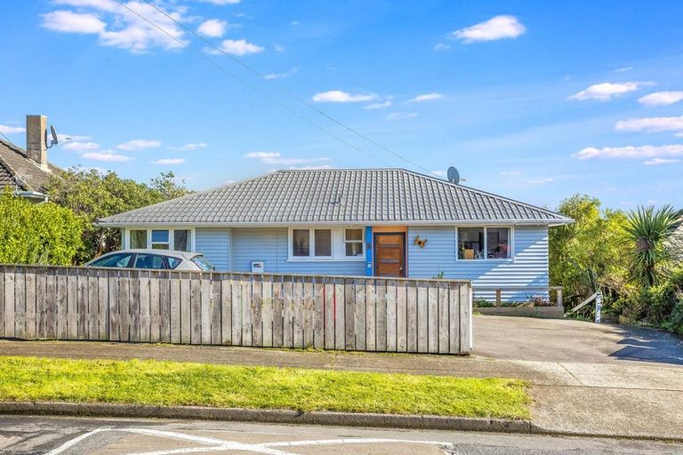 Photo of property in 34 Sievers Grove, Cannons Creek, Porirua, 5024