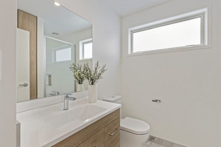Photo of property in 1/4 Cracroft Street, Welbourn, New Plymouth, 4310