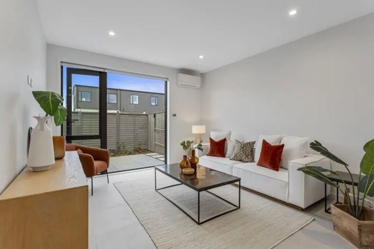 Photo of property in 24 Park Green Avenue, Rosehill, Papakura, 2113