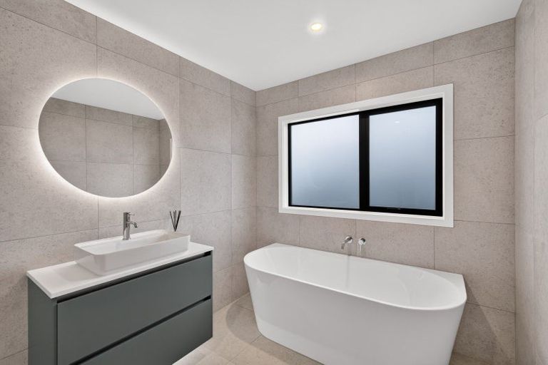 Photo of property in 8 Annie Aranui Drive, Poraiti, 4182