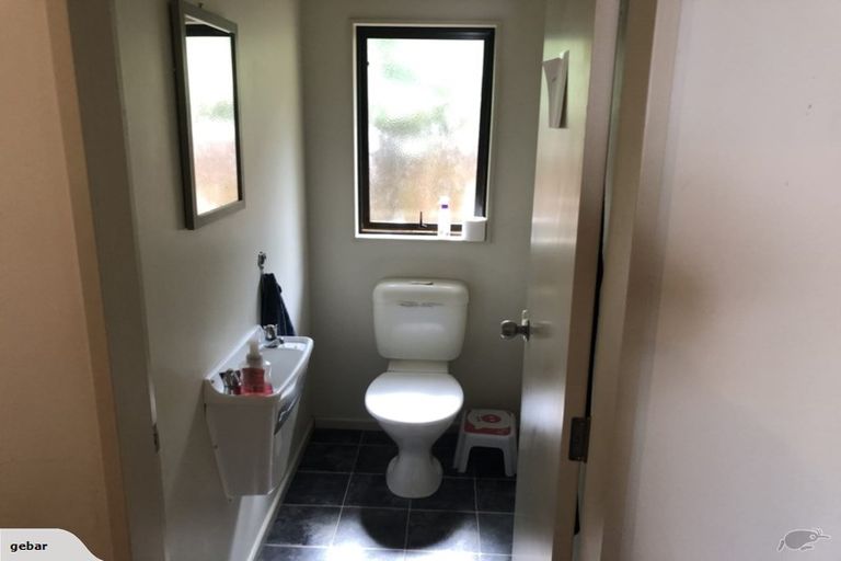 Photo of property in 19 Glanmire Road, Newlands, Wellington, 6037