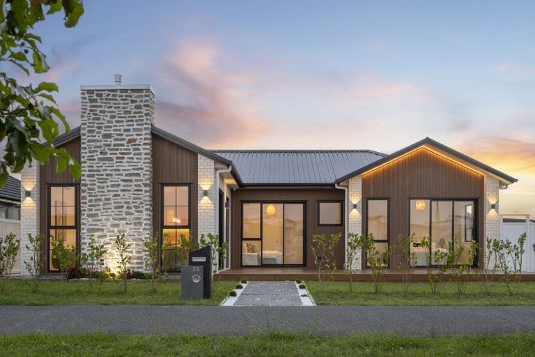 Photo of property in 25 Uatoto Road, Clarks Beach, 2122