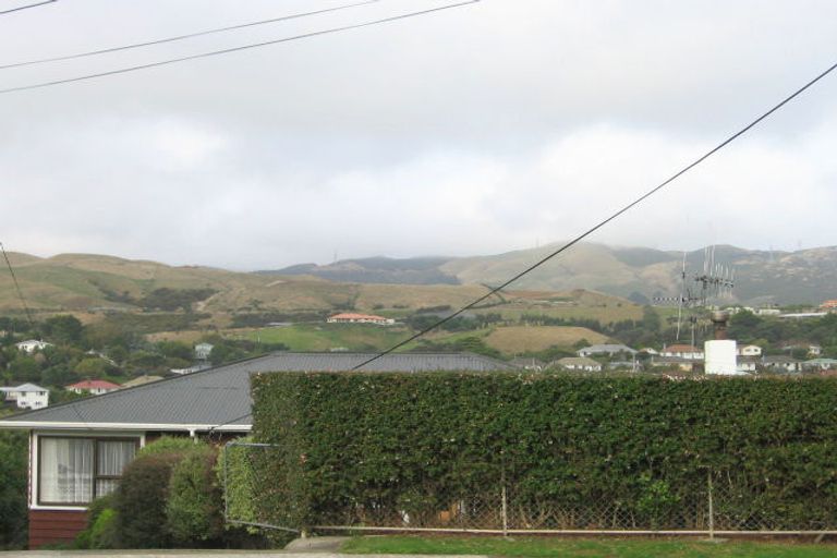 Photo of property in 21 Kereru Bend, Tawa, Wellington, 5028