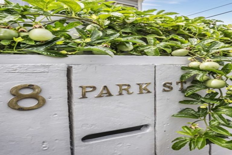 Photo of property in 8 Park Street, Thorndon, Wellington, 6011