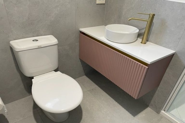 Photo of property in 1/4 Keeling Road, Henderson, Auckland, 0612