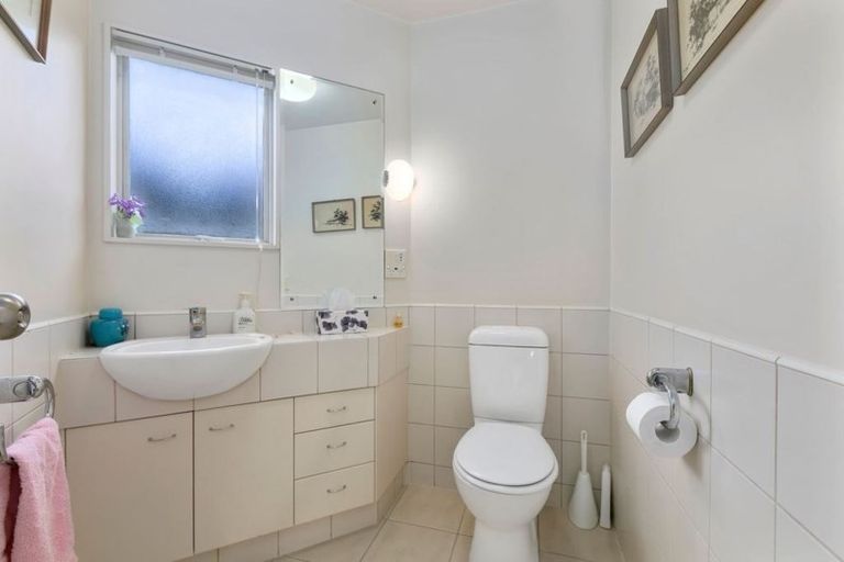 Photo of property in 27 Craig Road, Milford, Auckland, 0620