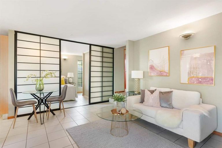 Photo of property in 3a Woodside Avenue, Northcote, Auckland, 0627