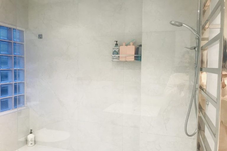 Photo of property in 23a Bournemouth Terrace, Murrays Bay, Auckland, 0630