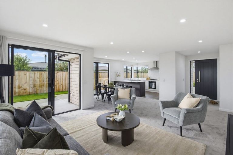 Photo of property in 21a Weraroa Road, Levin, 5510
