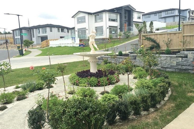 Photo of property in 18 Colliston Rise, Pinehill, Auckland, 0632