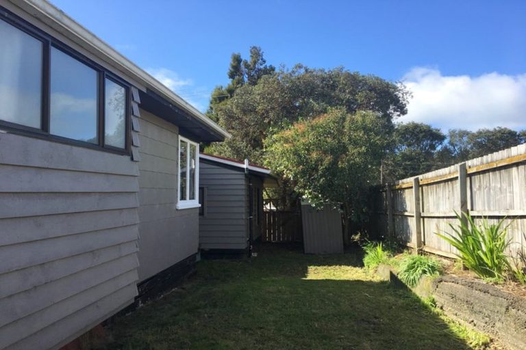 Photo of property in 213 Portage Road, Green Bay, Auckland, 0604