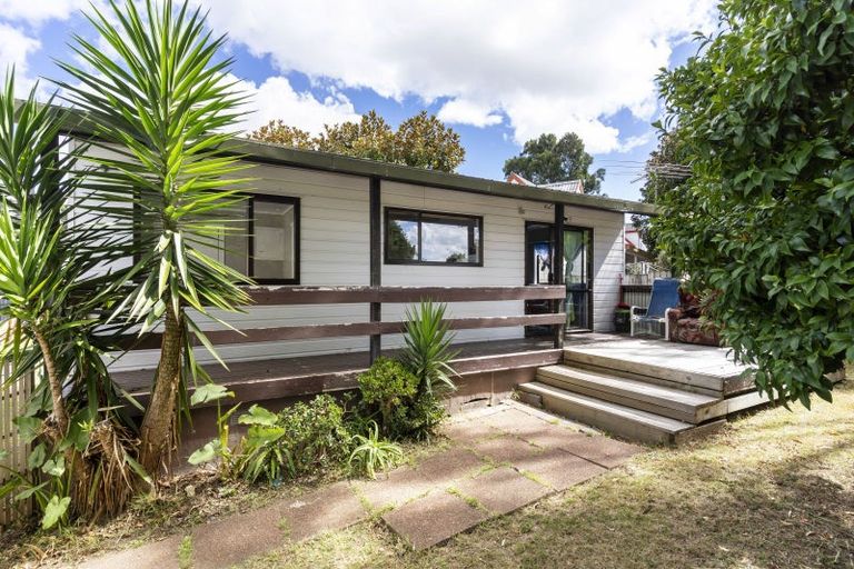 Photo of property in 17 Oakmont Place, Wattle Downs, Auckland, 2103