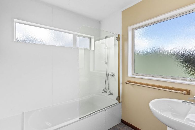 Photo of property in 1 Frances Street, Waikanae Beach, Waikanae, 5036