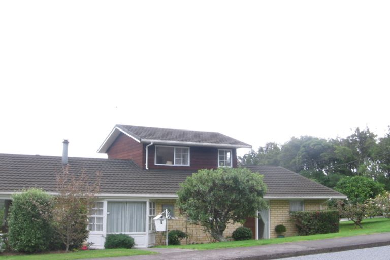 Photo of property in 2 Te Maku Grove, Waikanae, 5036