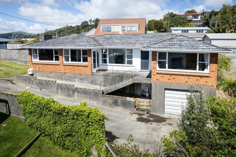 Photo of property in 10 Tirowhanga Road, Paremata, Porirua, 5024