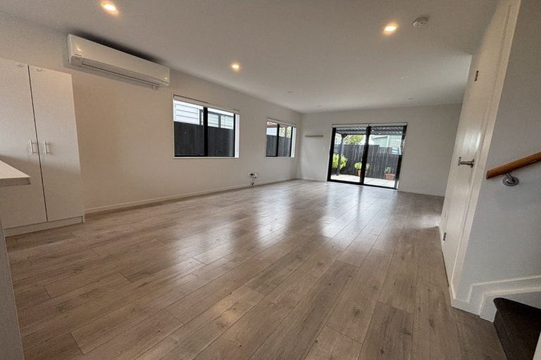 Photo of property in 10 Kearns Drive, Hobsonville, Auckland, 0616