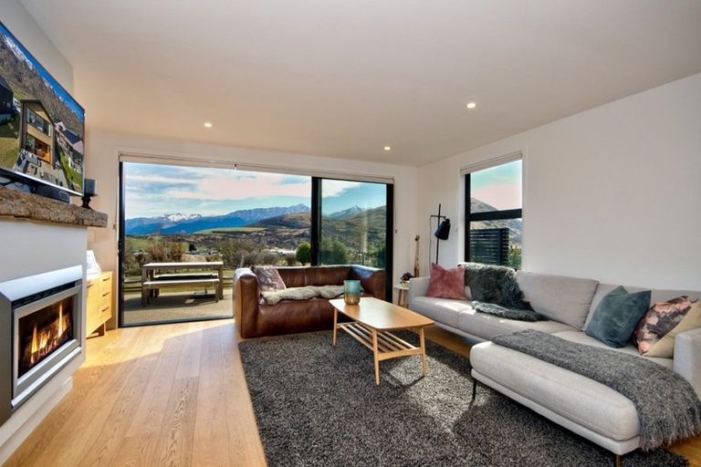 Photo of property in 23 Double Cone Road, Jacks Point, Queenstown, 9371
