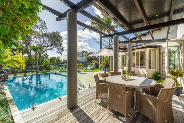 Photo of property in 2/2 Clifton Road, Hauraki, Auckland, 0622