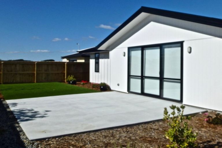 Photo of property in 1 Seagrass Place, Otaki Beach, Otaki, 5512