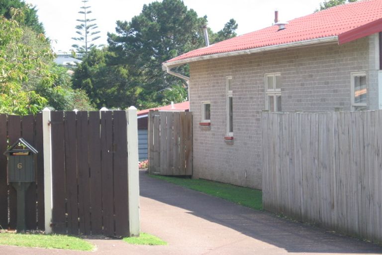 Photo of property in 8 Wattle Street, New Lynn, Auckland, 0600